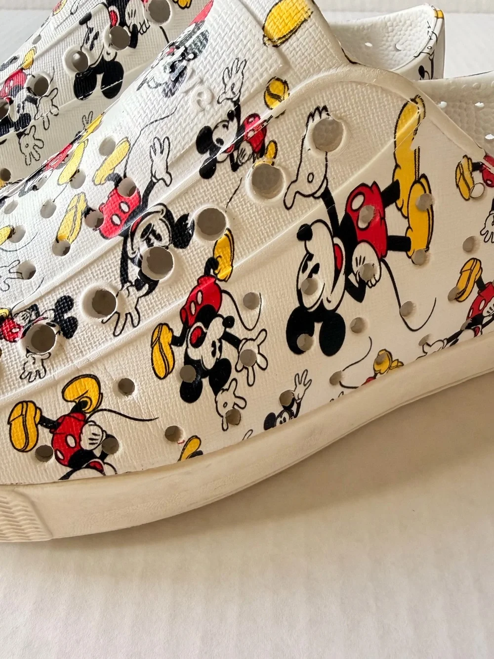 Native Disney Cruise Mickey Mouse Jefferson Water Shoe 12